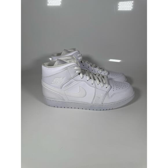 Men’s Nike Air Jordan 1 Mid Triple White Sneakers 554724-130 size 13 main image 4